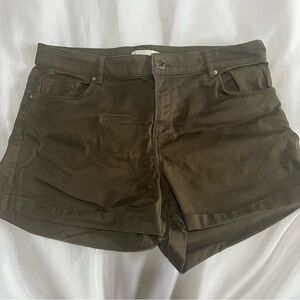 H&M Army Green Cuffed Hem Button Closure Shorts Womens Size 10